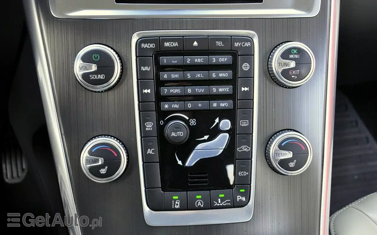 VOLVO XC 60 D4 Drive-E Momentum