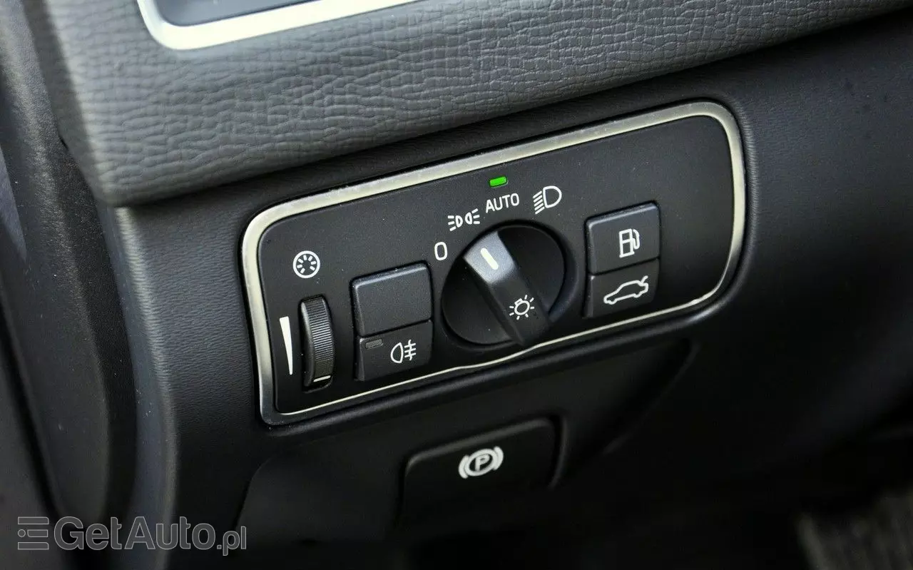 VOLVO XC 60 D4 Drive-E Momentum