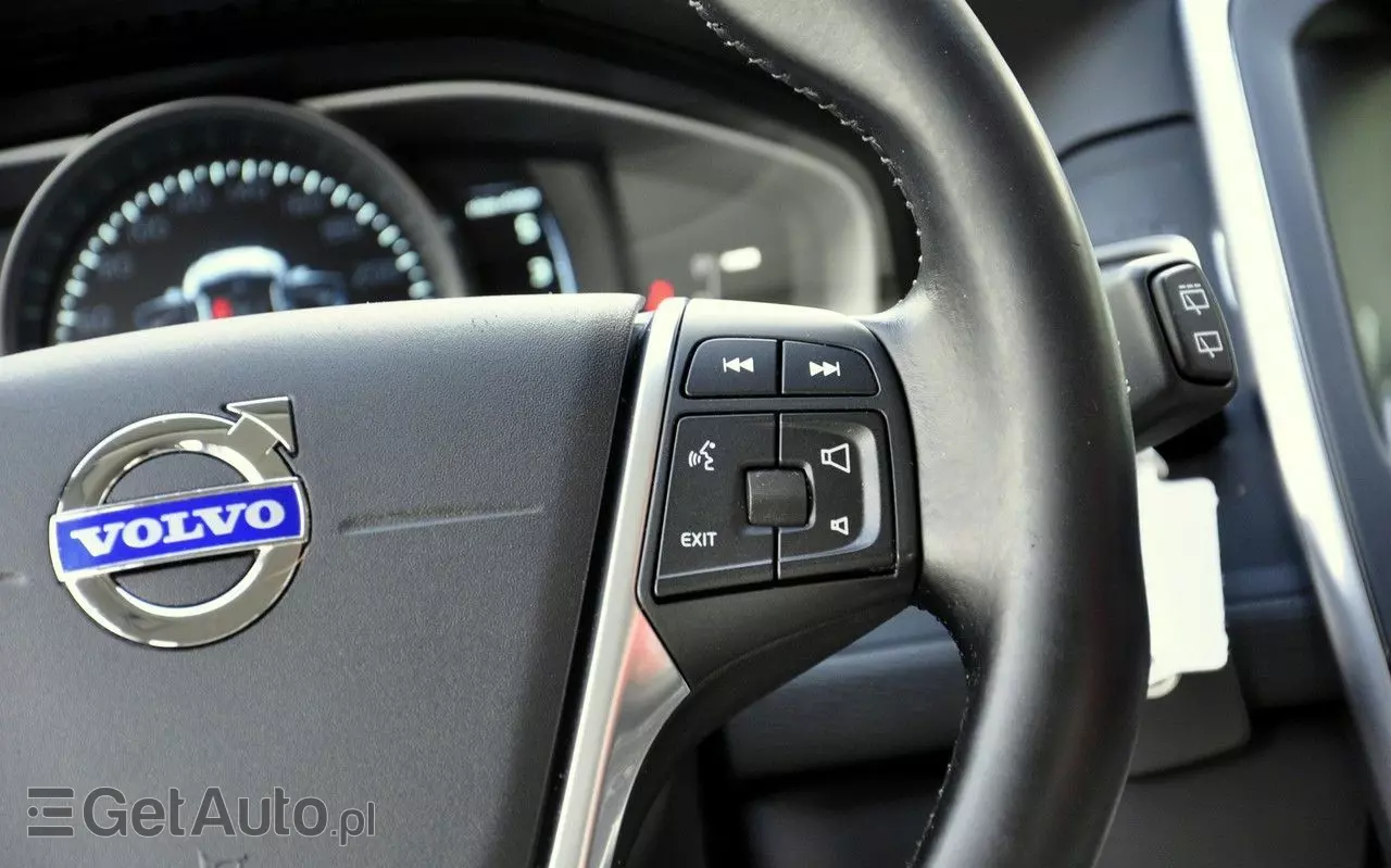 VOLVO XC 60 D4 Drive-E Momentum