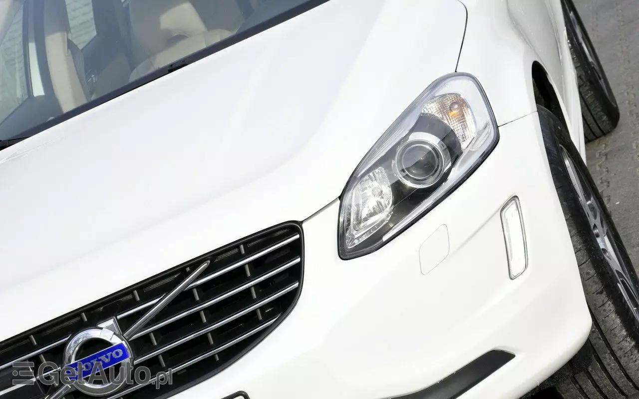 VOLVO XC 60 D4 Drive-E Momentum