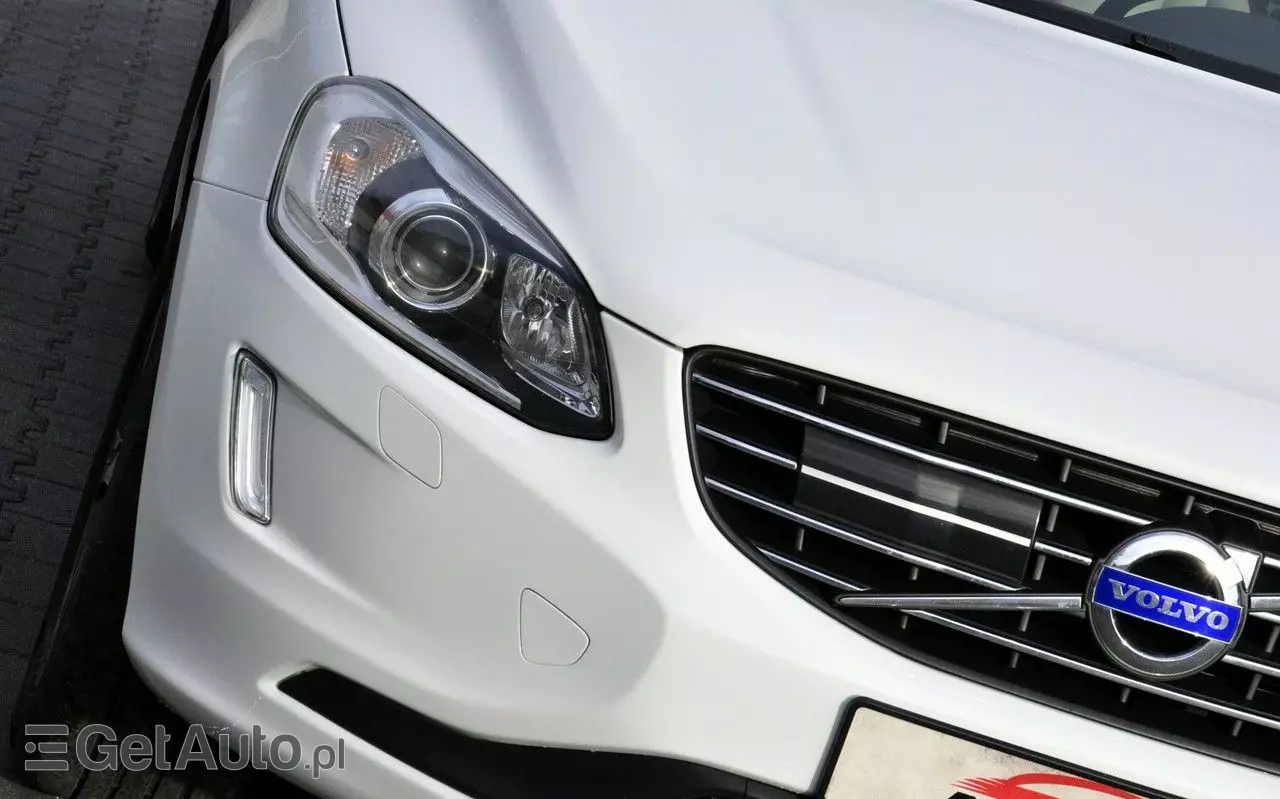 VOLVO XC 60 D4 Drive-E Momentum