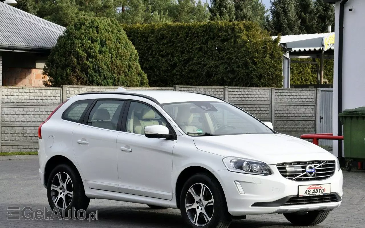 VOLVO XC 60 D4 Drive-E Momentum