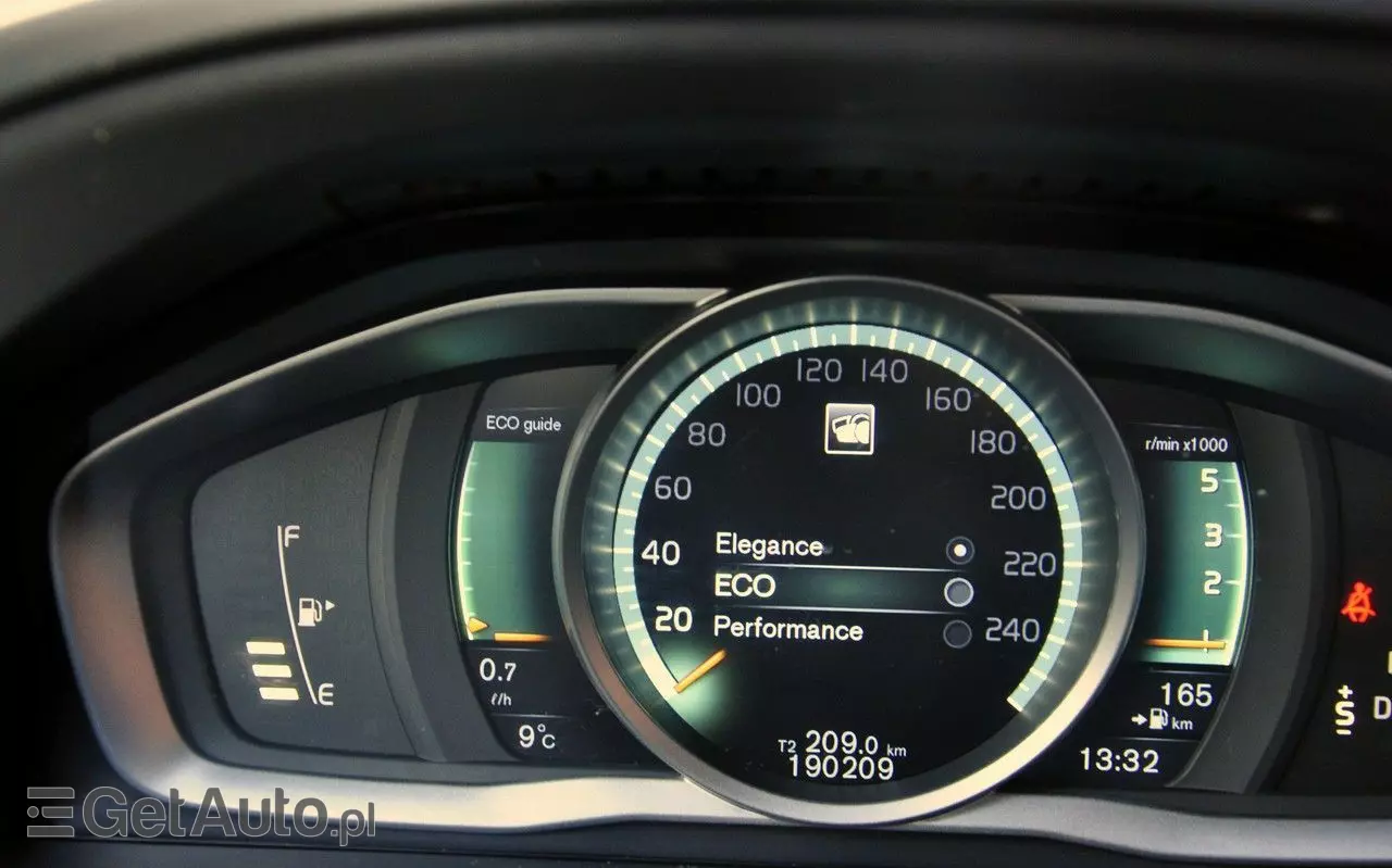 VOLVO XC 60 D4 Drive-E Momentum