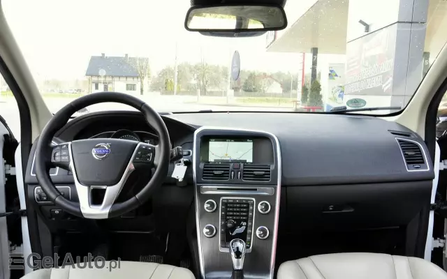 VOLVO XC 60 D4 Drive-E Momentum