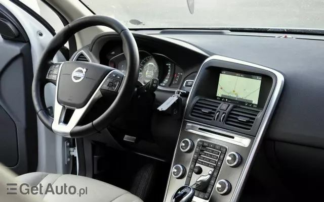 VOLVO XC 60 D4 Drive-E Momentum