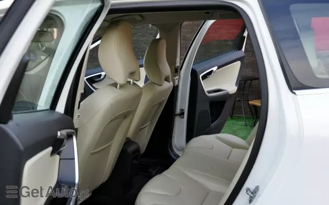 VOLVO XC 60 D4 Drive-E Momentum