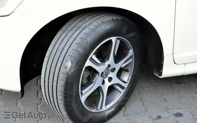 VOLVO XC 60 D4 Drive-E Momentum