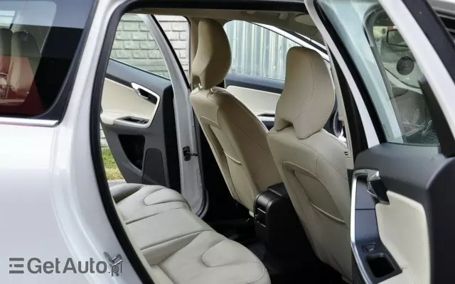 VOLVO XC 60 D4 Drive-E Momentum