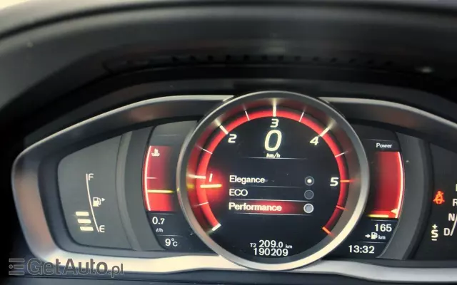 VOLVO XC 60 D4 Drive-E Momentum