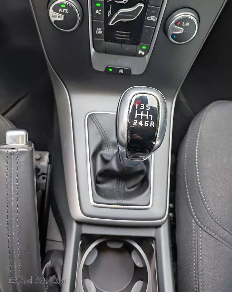 VOLVO V40 D3 Drive-E Momentum