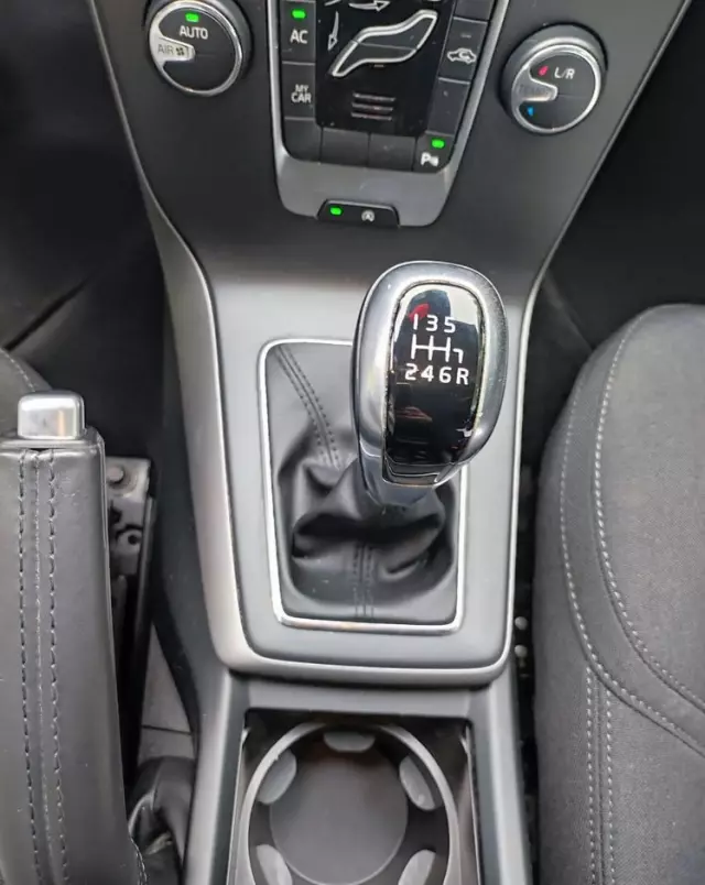 VOLVO V40 D3 Drive-E Momentum