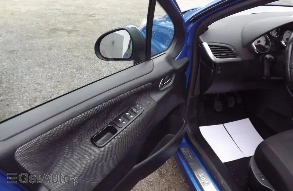 PEUGEOT 207 
