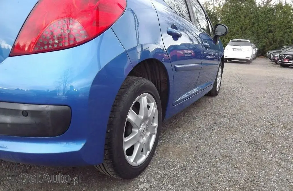 PEUGEOT 207 