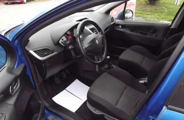 PEUGEOT 207 