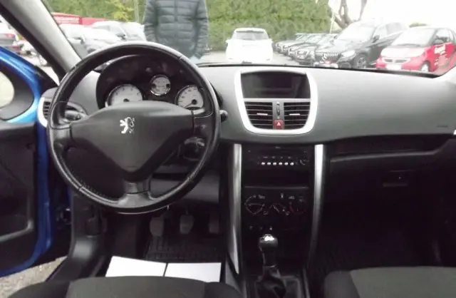 PEUGEOT 207 