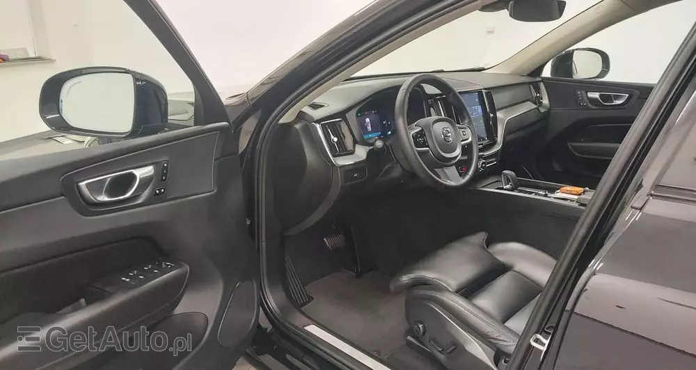 VOLVO XC 60 B4 D Plus Dark