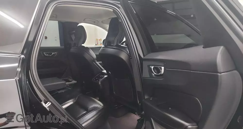 VOLVO XC 60 B4 D Plus Dark