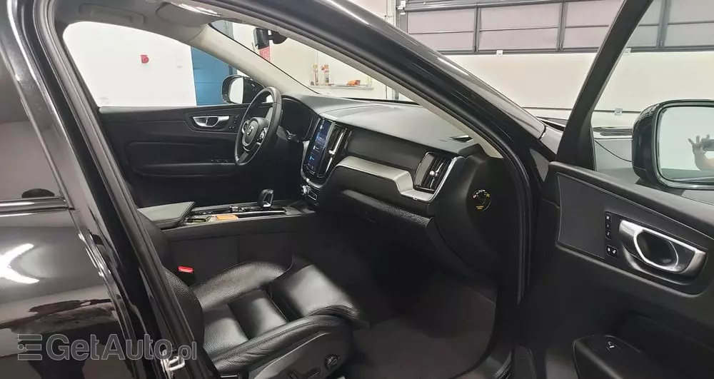 VOLVO XC 60 B4 D Plus Dark