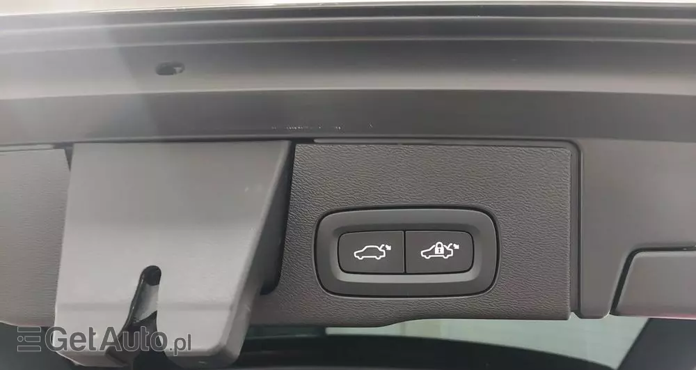 VOLVO XC 60 B4 D Plus Dark