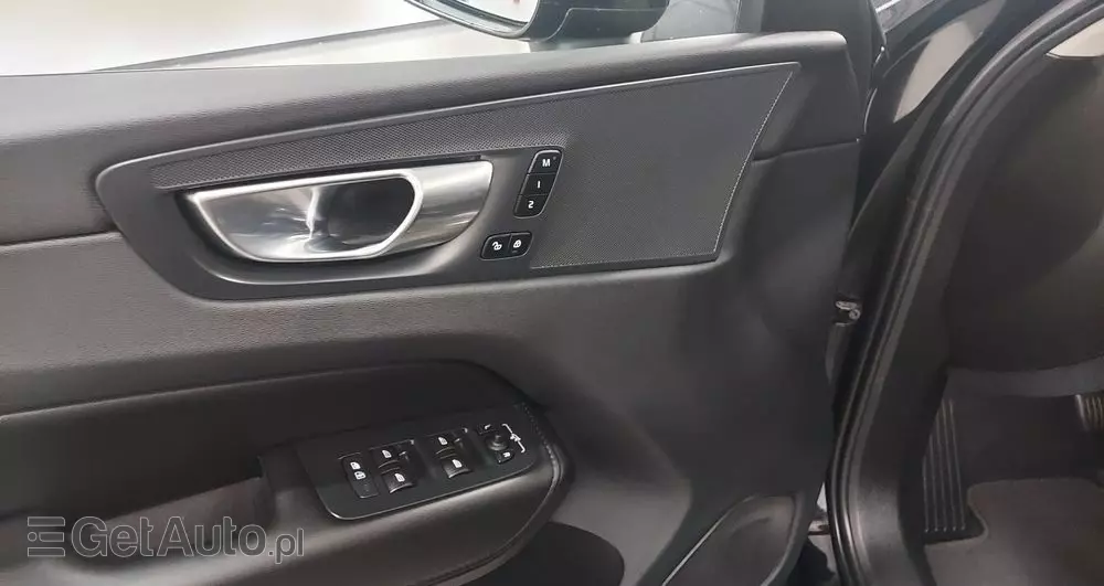 VOLVO XC 60 B4 D Plus Dark