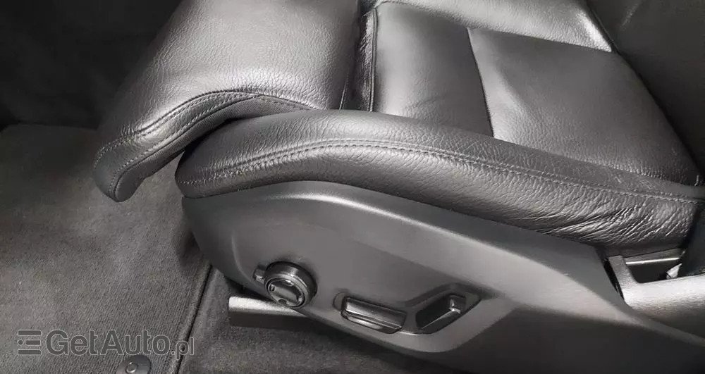 VOLVO XC 60 B4 D Plus Dark