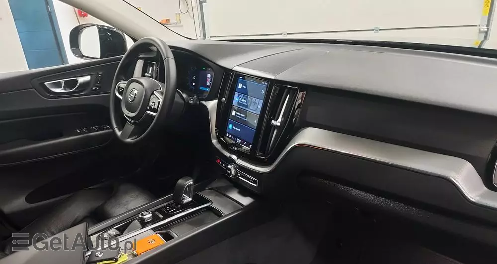 VOLVO XC 60 B4 D Plus Dark