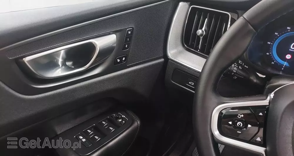 VOLVO XC 60 B4 D Plus Dark