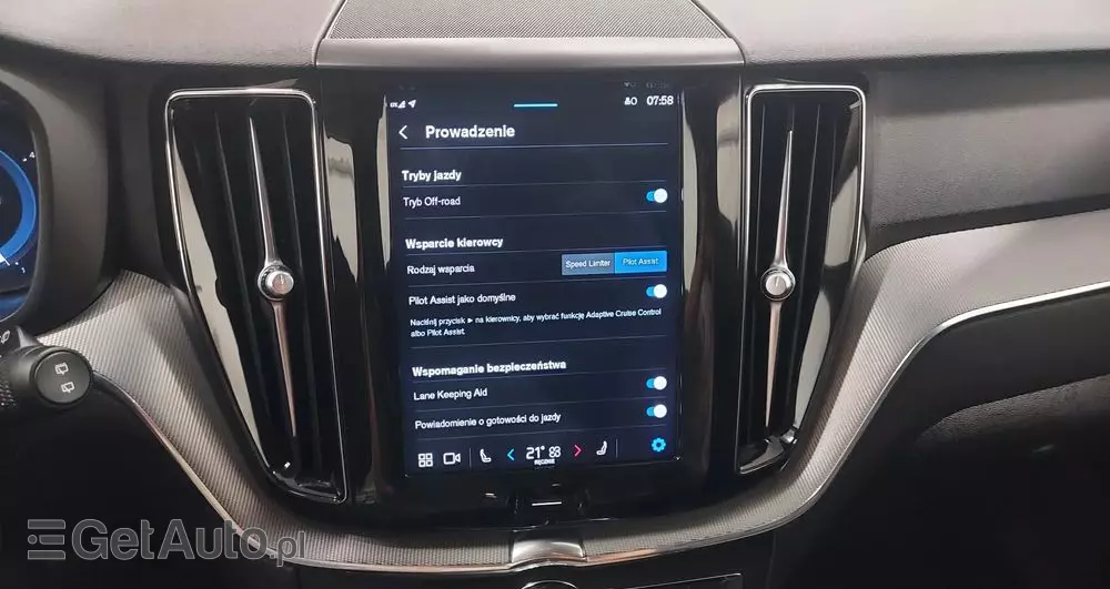 VOLVO XC 60 B4 D Plus Dark