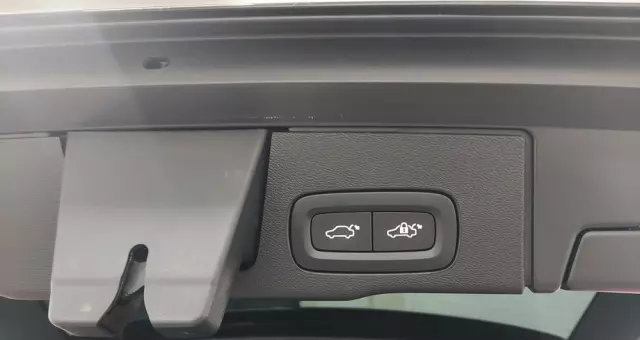 VOLVO XC 60 B4 D Plus Dark