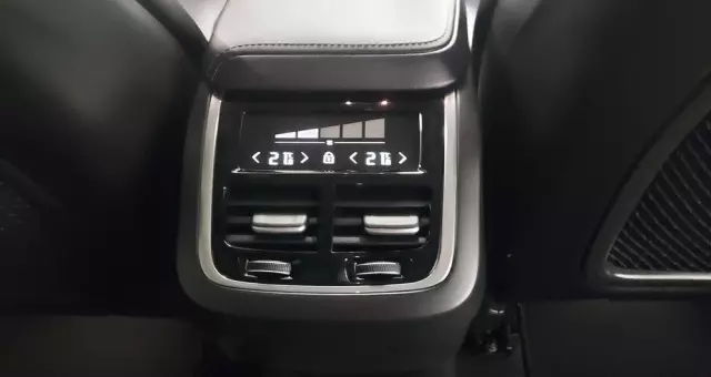 VOLVO XC 60 B4 D Plus Dark