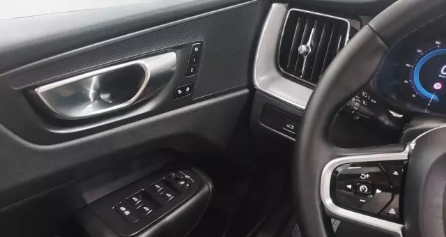 VOLVO XC 60 B4 D Plus Dark