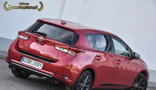 TOYOTA Auris 