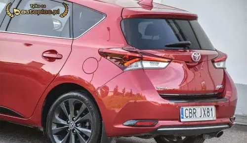 TOYOTA Auris 