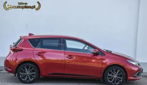 TOYOTA Auris 