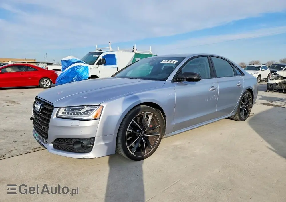AUDI S8 