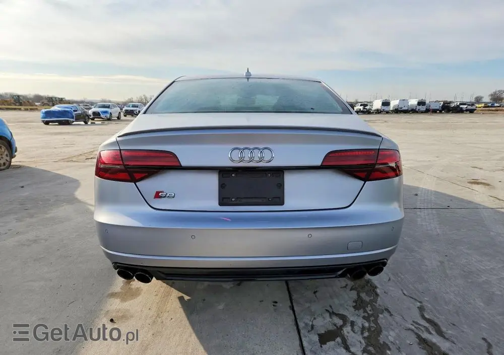 AUDI S8 