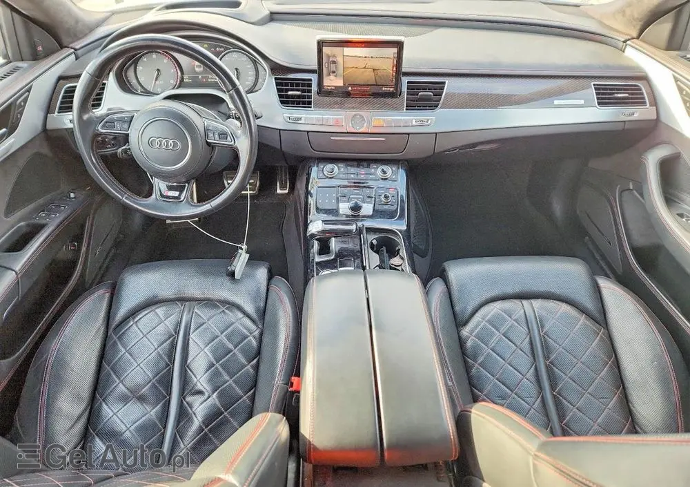 AUDI S8 