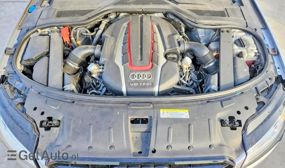 AUDI S8 