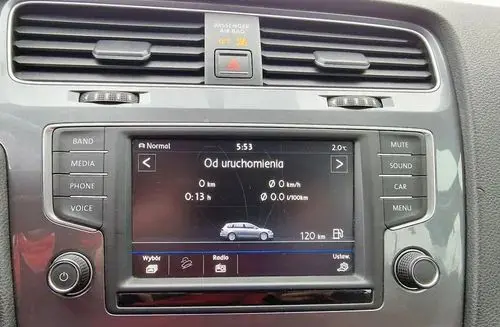 VOLKSWAGEN Golf 