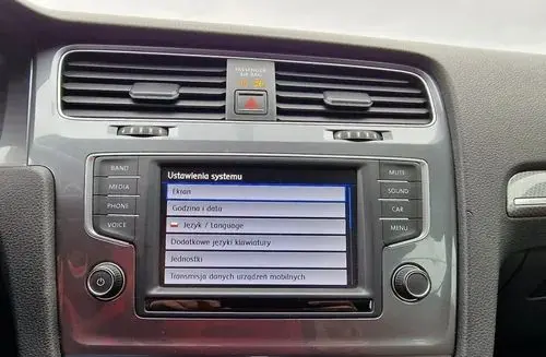 VOLKSWAGEN Golf 