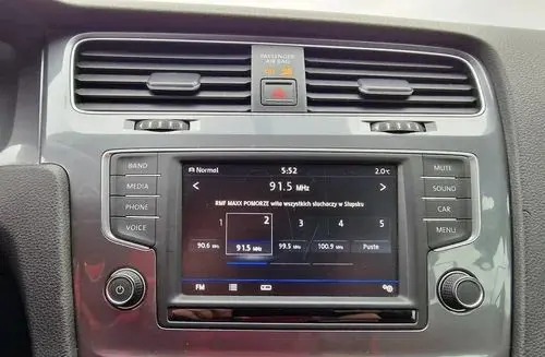 VOLKSWAGEN Golf 