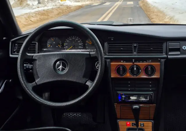 MERCEDES-BENZ W201 (190) 