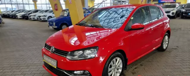 VOLKSWAGEN Polo 