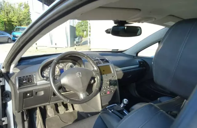 PEUGEOT 407 