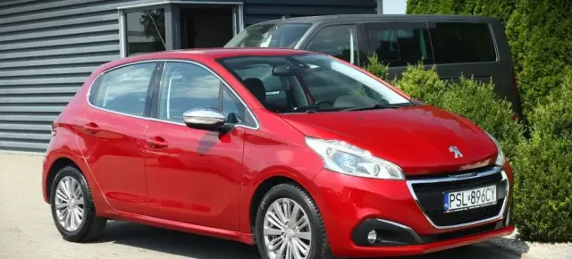 PEUGEOT 208 