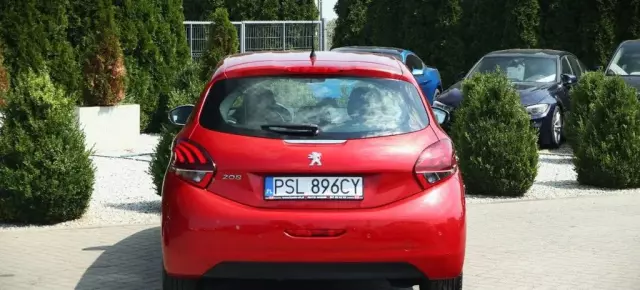 PEUGEOT 208 