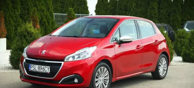 PEUGEOT 208 