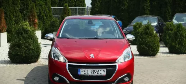 PEUGEOT 208 