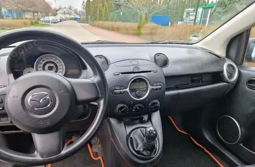 MAZDA 2 