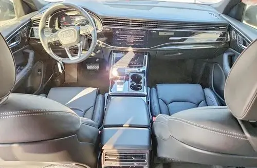 AUDI Q8 